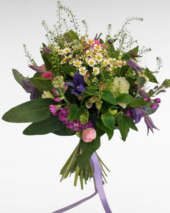 Hand tied bouquet workshop Wednesday 30th April 7pm