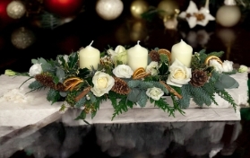 Pillar candle Christmas table arrangement